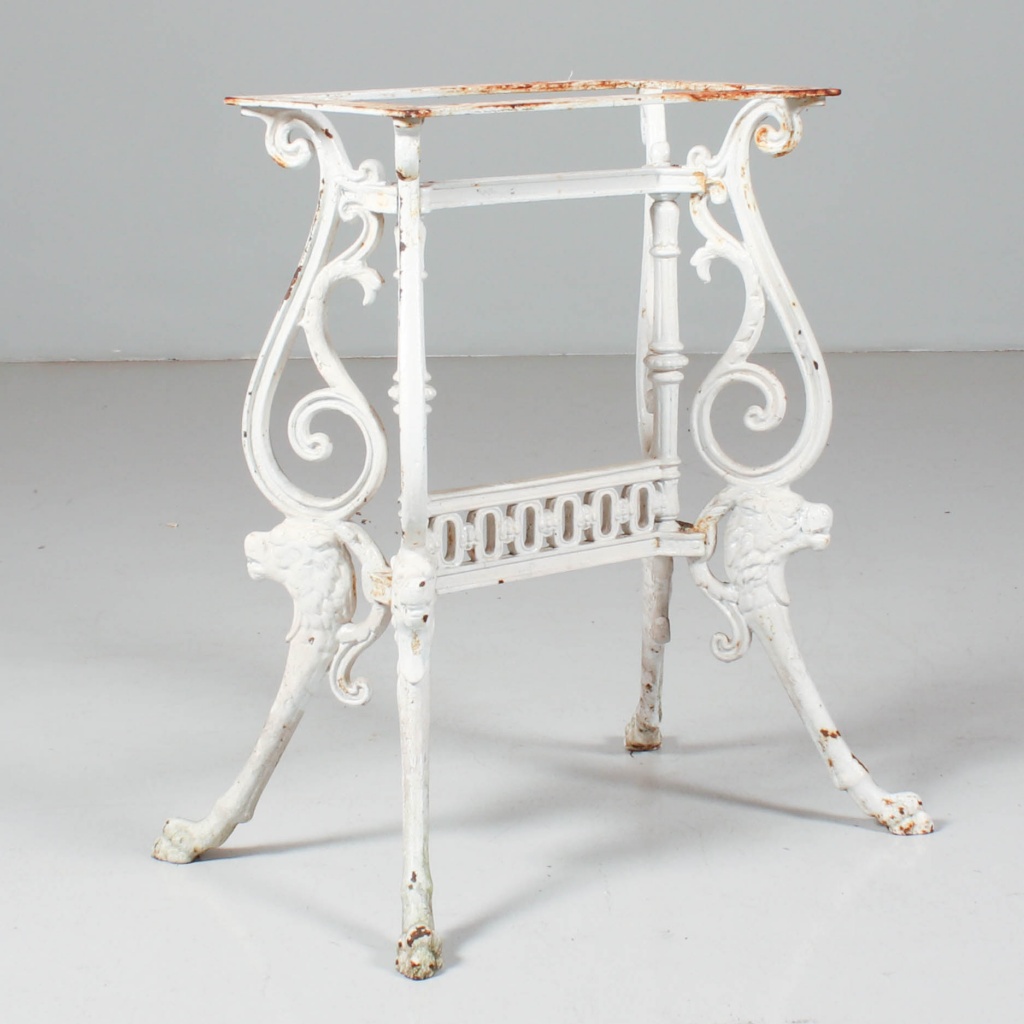 9 Distressed White Metal Easel