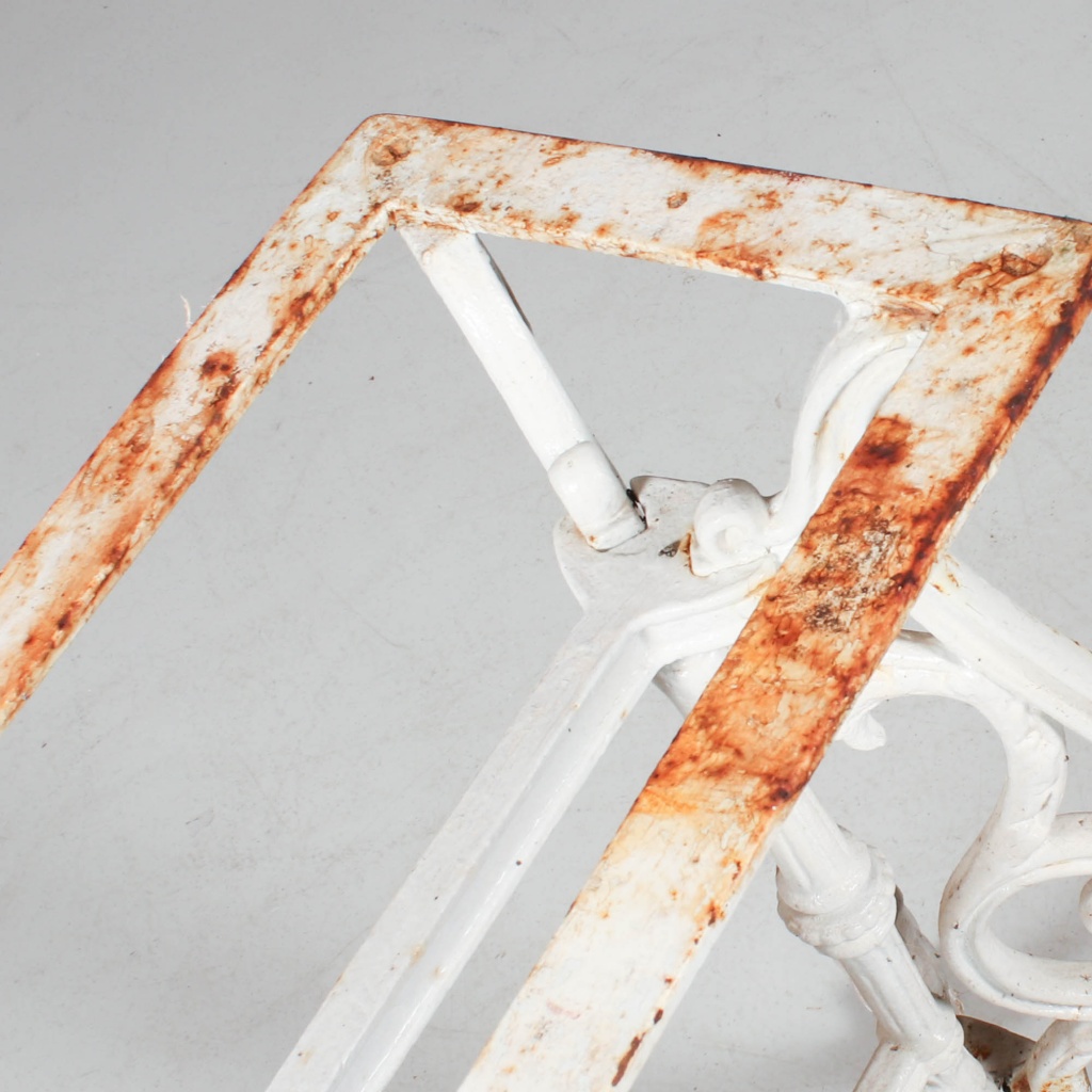 9 Distressed White Metal Easel