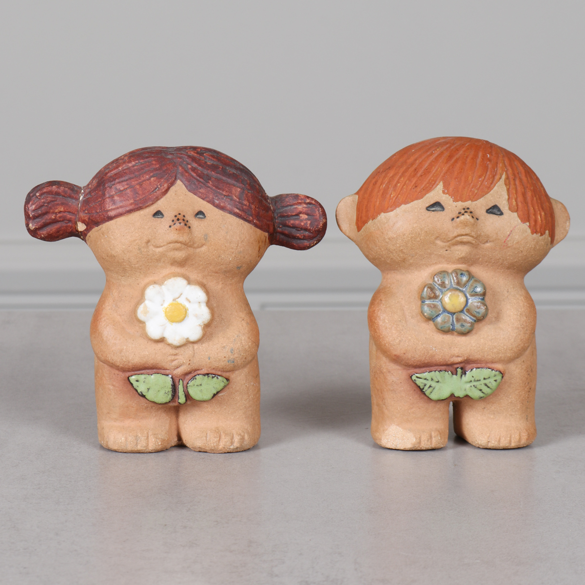 LISA LARSON, 2 st figuriner 